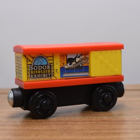 Roaring Dino Car Sliding Door BGD22 Thomas & Friends Wooden Railway Train 2012 - Picture 1 of 8